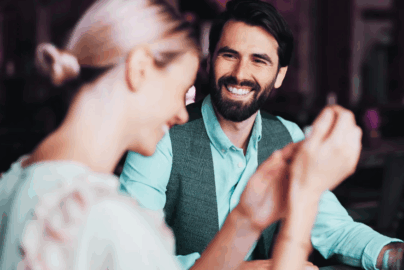 A man's body language: How to recognize his interest