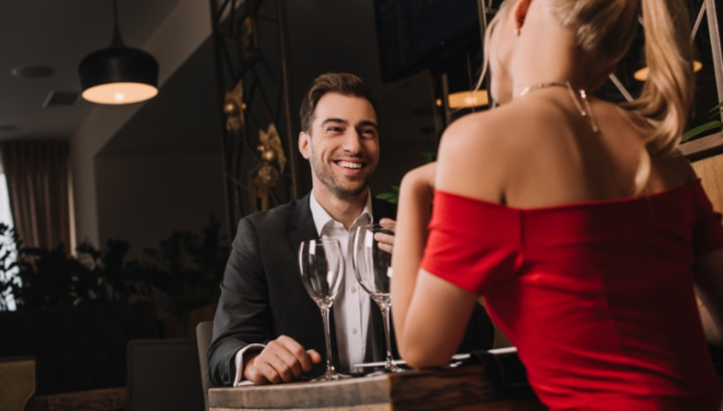 Flirting properly - 10 tips & 8 no-gos on a first date